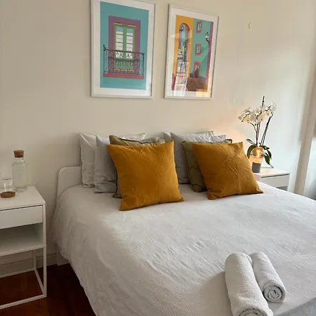 Com Banheiro Privativo Na Baixa *