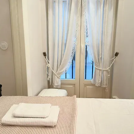 Com Banheiro Privativo Na Baixa